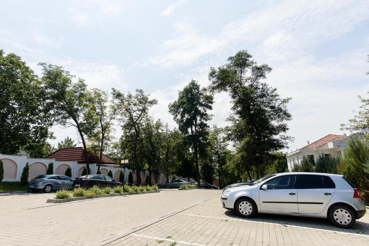 Carla'S Apartment, Airport & Train Station Shuttle Jassy Zewnętrze zdjęcie