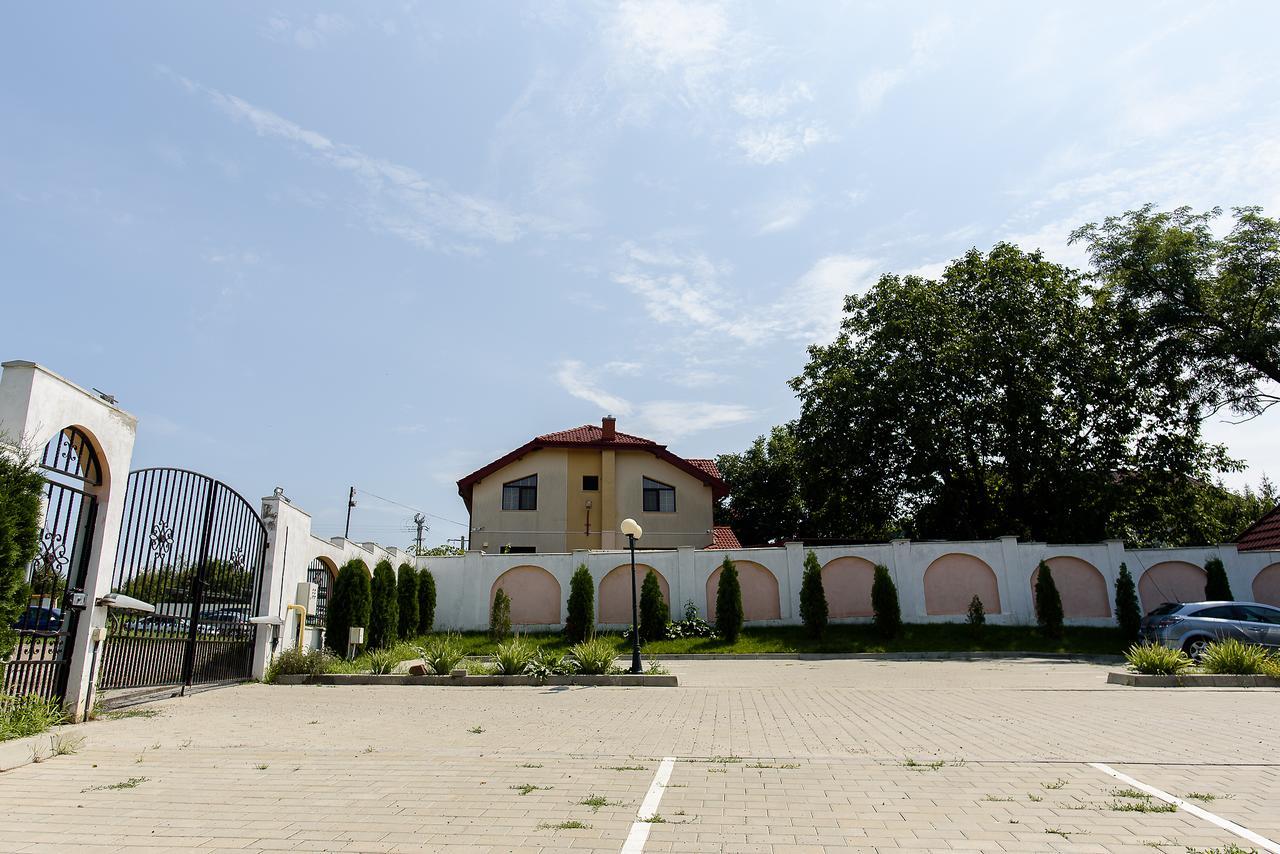 Carla'S Apartment, Airport & Train Station Shuttle Jassy Zewnętrze zdjęcie