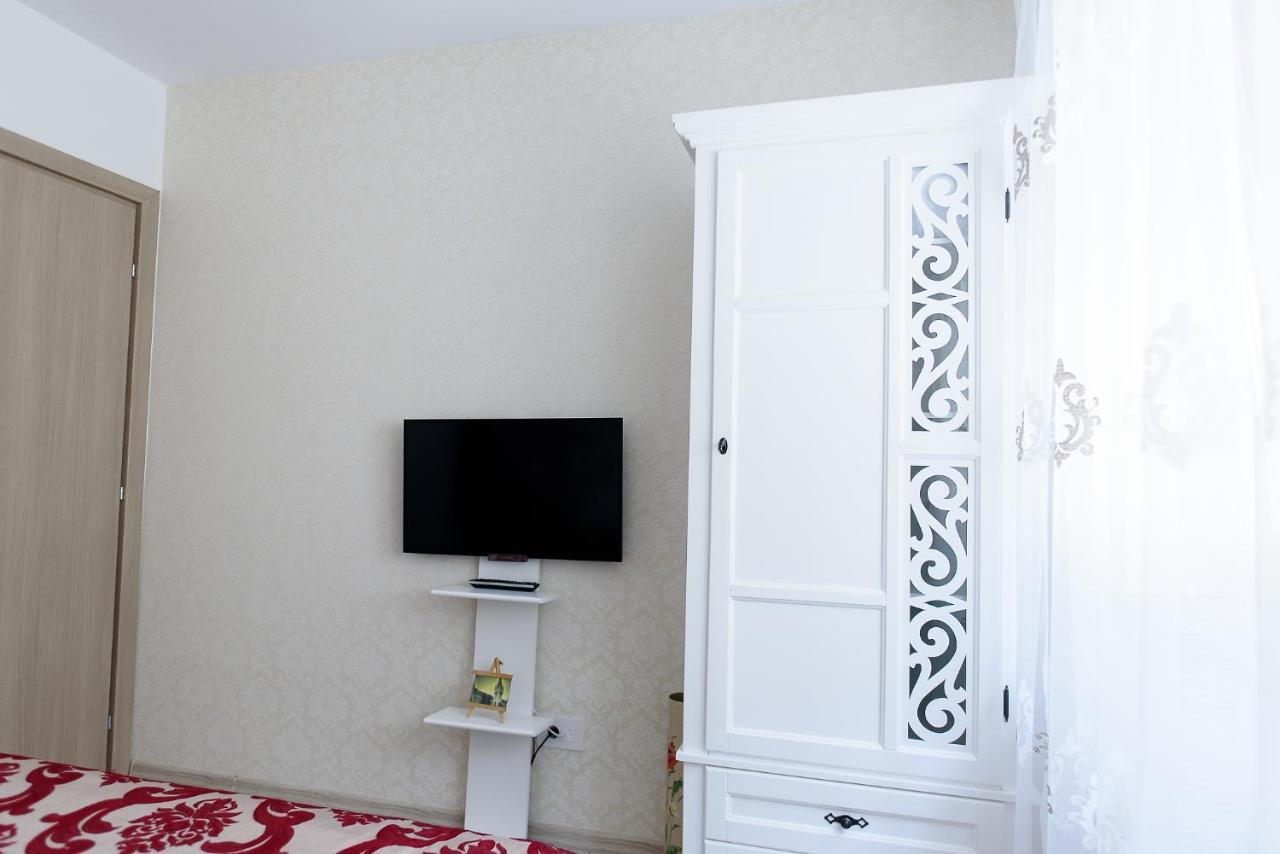 Carla'S Apartment, Airport & Train Station Shuttle Jassy Zewnętrze zdjęcie