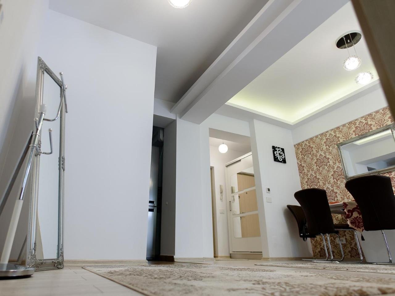 Carla'S Apartment, Airport & Train Station Shuttle Jassy Zewnętrze zdjęcie